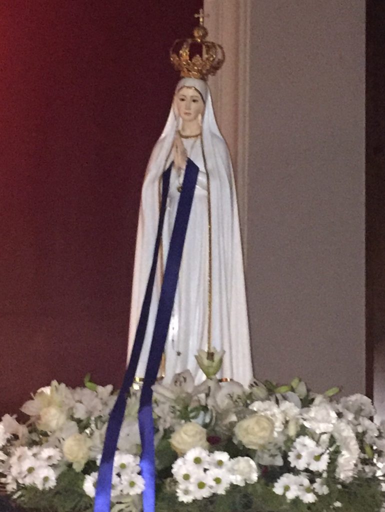 La imagen peregrina de la Virgen de Fátima visita nuestra capilla